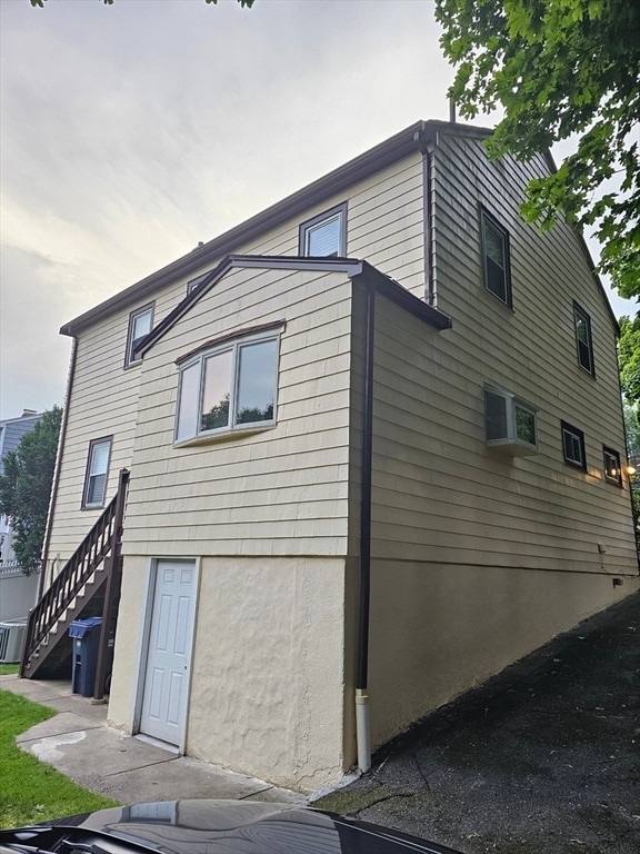 Building Photo - 419 Pond St