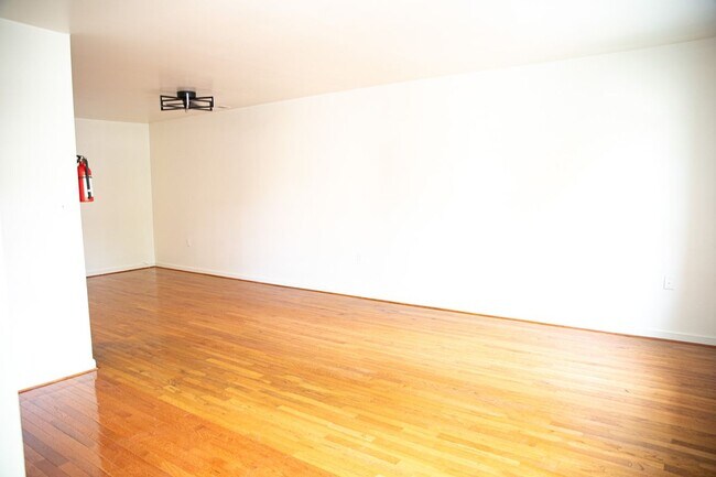 Foto del edificio - 3708 Grant Pl NE