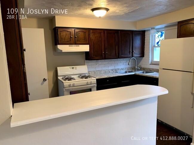 Building Photo - 2 Bedroom In Penn Hills