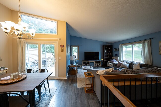 Foto del edificio - 4222 Goldenrod Ln N