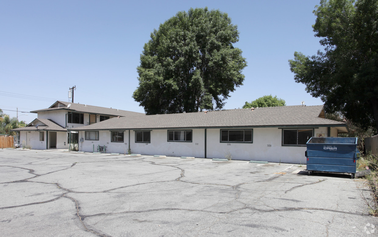 Building Photo - Hemet Garden Apartments