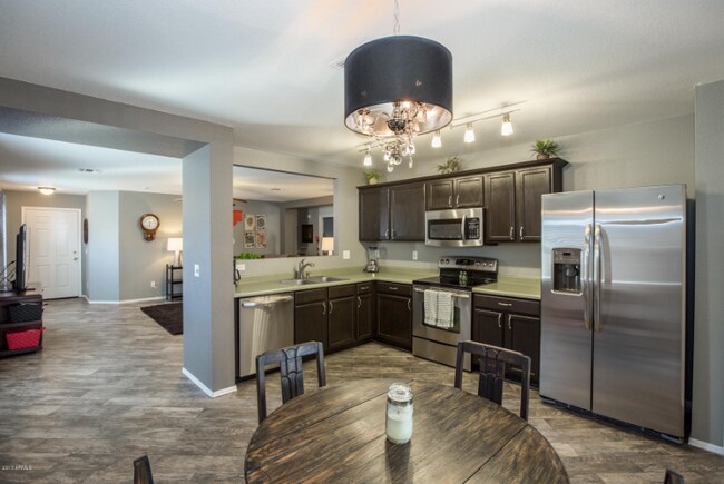 Foto del edificio - 3016 W White Feather Ln