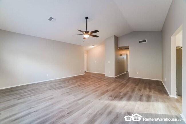 Building Photo - 3 Bedroom Phoenix Home