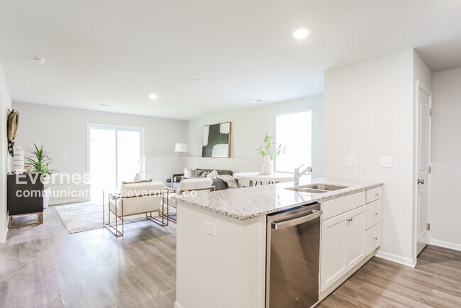 Foto del edificio - Lovely 3 Bed, 2.5 Bath Home with Modern Am...