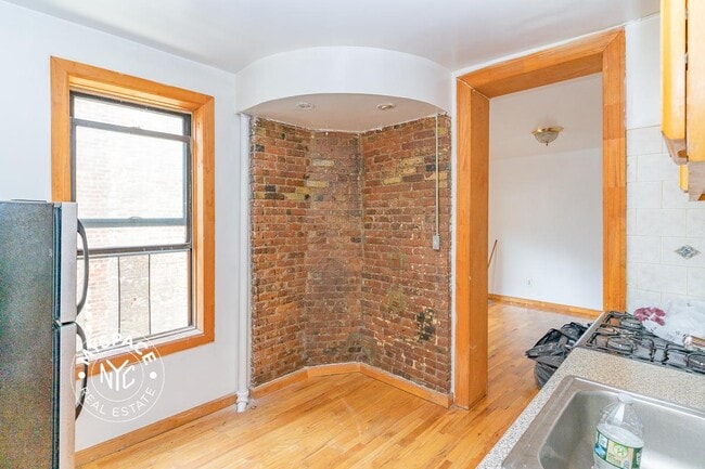 Building Photo - 134 Boerum St
