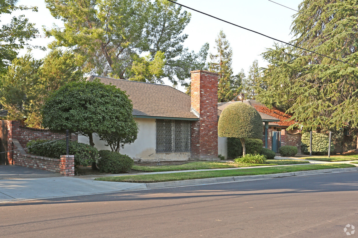 Building Photo - Eden Park Apartment