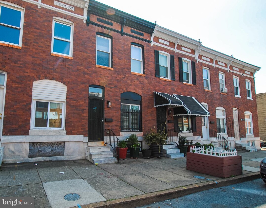 2727 E Monument St, Baltimore, MD 21205 Townhome Rentals in Baltimore