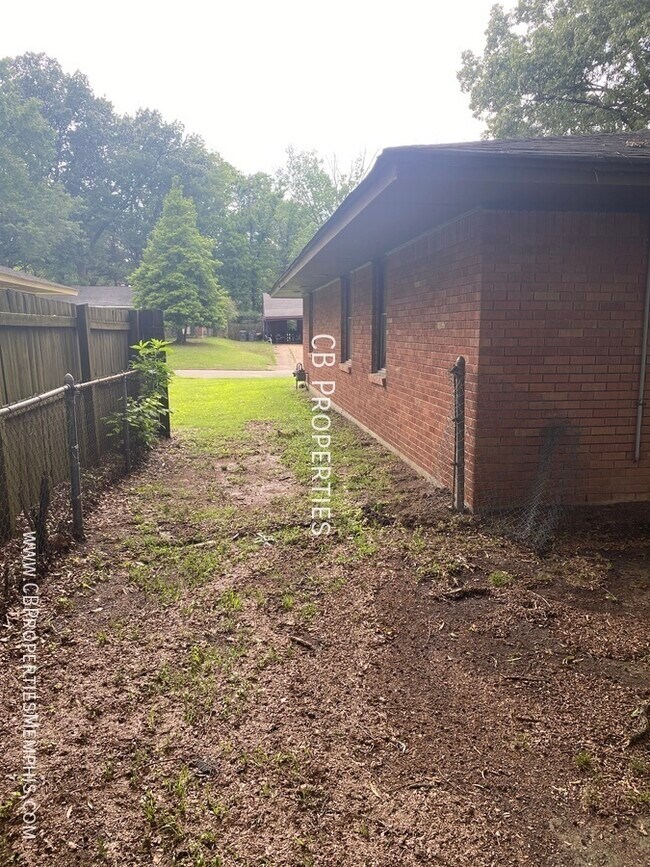Building Photo - 4004 Spiegel Dr