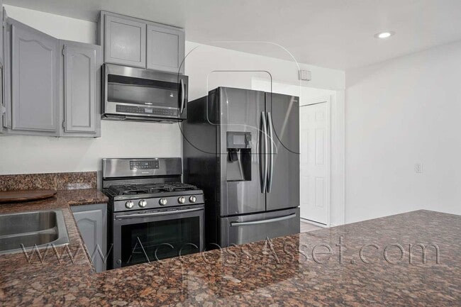 Photo - Spacious 3-Bedroom Torrance Home with Private Yard & Modern Interior
