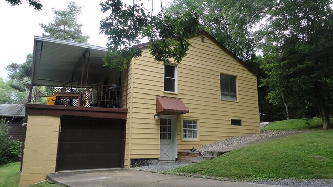 Foto del edificio - 744 Astor Ave