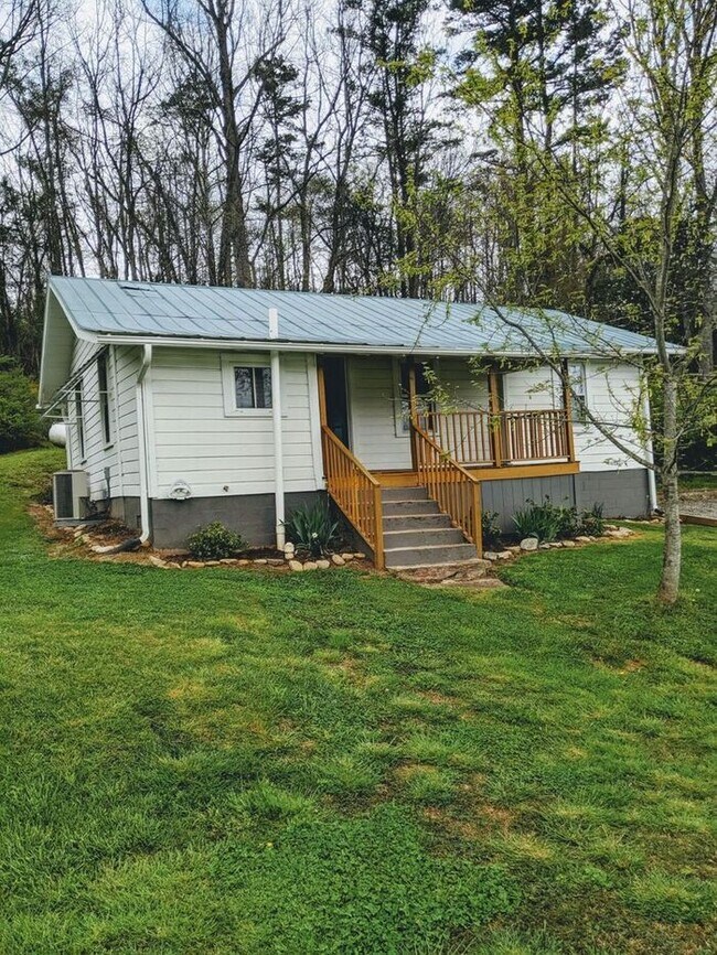 Building Photo - Leicester Cottage Rental!