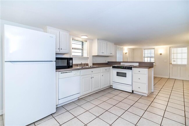 Building Photo - 583 N Assembly Dr