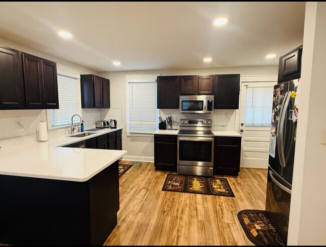 Foto del edificio - 7326 Montgomery Rd