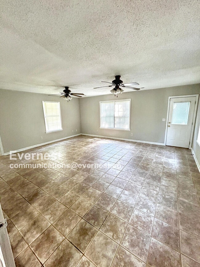 Building Photo - 105 Meadowlark Pl