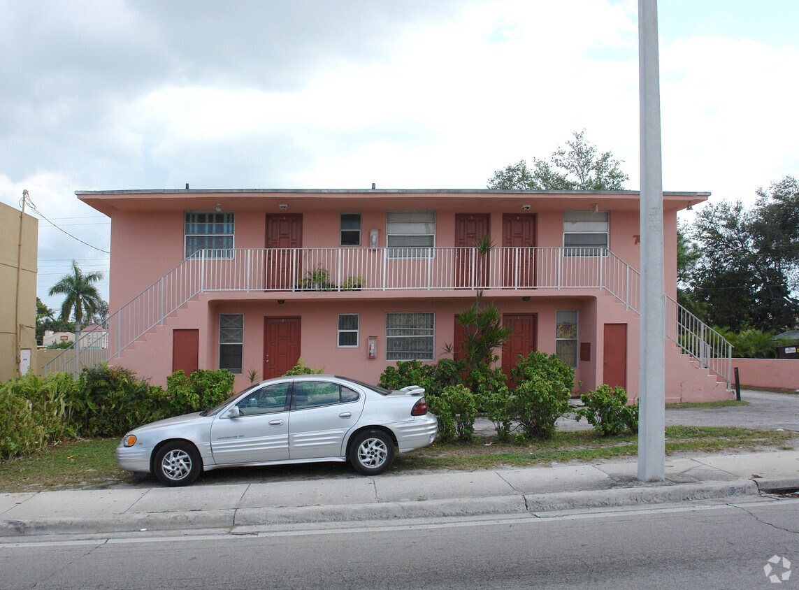 Foto principal - 745 NW 22nd Ave