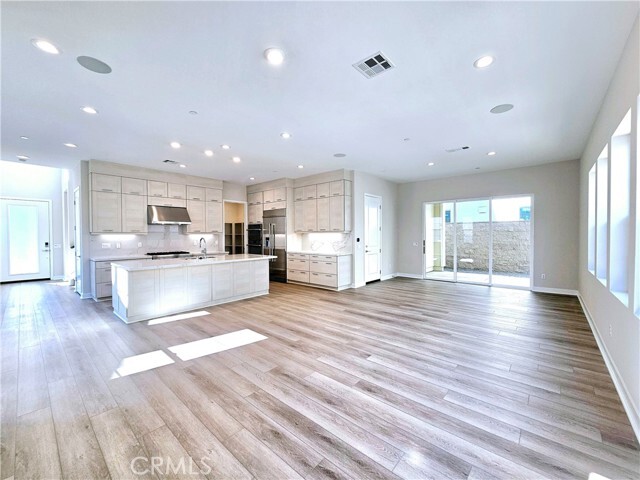 Building Photo - 310 Brackens