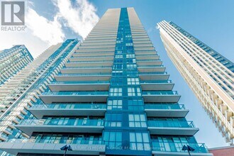 Building Photo - 10 Park Lawn Rd