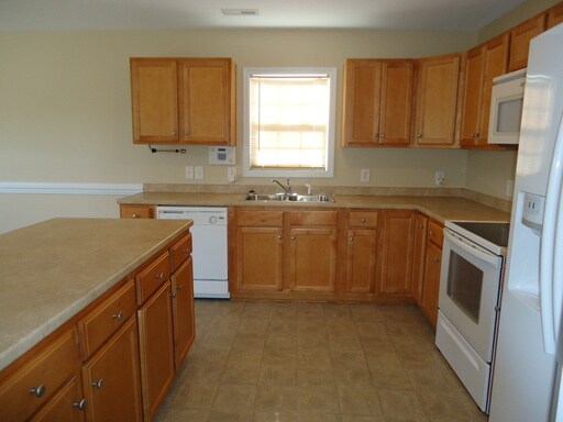 Building Photo - 406 Silva Cv