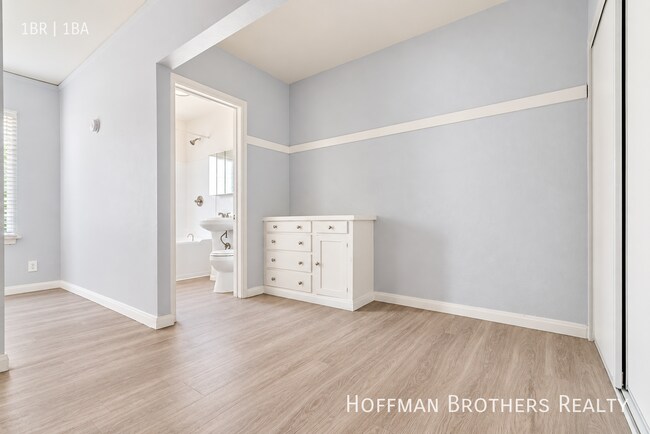 Building Photo - 408 S Grevillea Ave