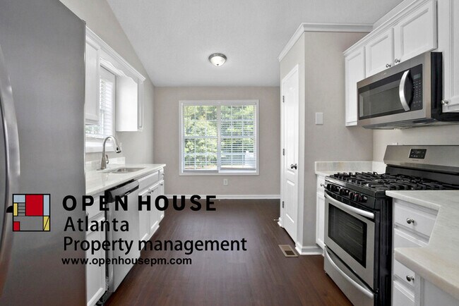 Building Photo - 319 Hickory Lake Dr, Acworth