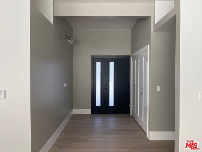 Building Photo - 5015 Redwillow Ln