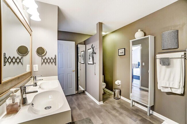 Building Photo - 4940 Nordley Vlg