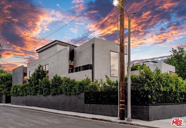 Foto del edificio - 952 N Laurel Ave