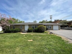 Building Photo - 1604 A E 9th St