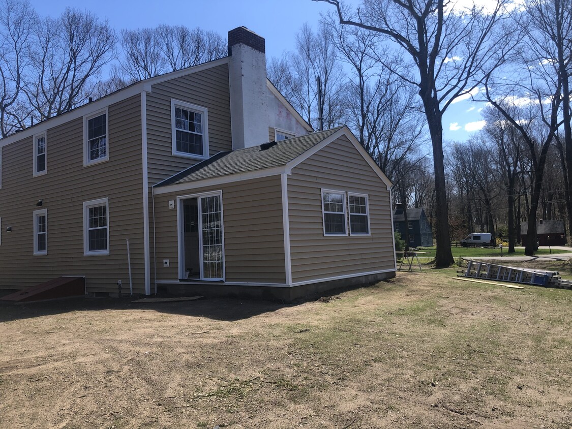 Building Photo - 35 Deer Run Rd