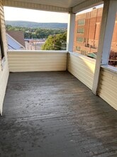 Building Photo - 916 Maple St