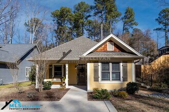 Building Photo - 2975 Carolyn Dr