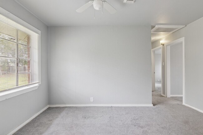 Foto del edificio - 9029 Homewood Ln