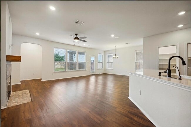 Foto del edificio - 705 Vaughn St