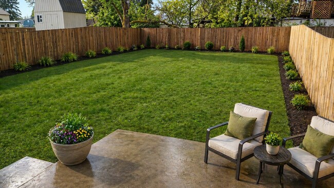 Foto del edificio - *******  DUPLEX - HUGE YARD  *********