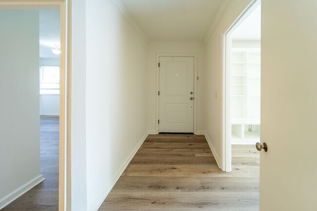 Foto del edificio - Gorgeous Hillsdale Home w/3 Decks, Picturesque Yard, Sauna, Garage & AC! Pets Welcome!