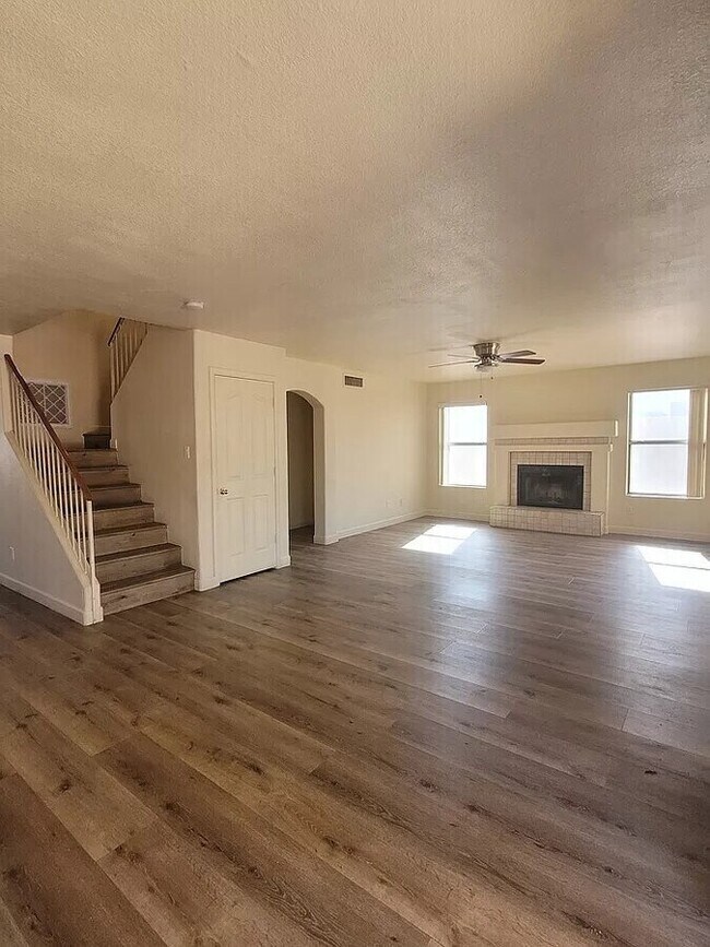 Foto del edificio - Beautiful 4-bedroon 2.5 bath home