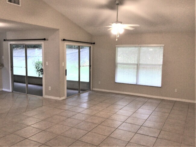 Foto del edificio - 821 Park Trail Dr