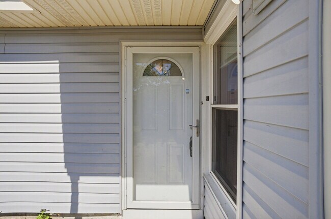 Foto del edificio - 3 BEDROOM RANCH HOME WITH GARAGE FOR RENT IN CENTRAL VIRGINIA BEACH!