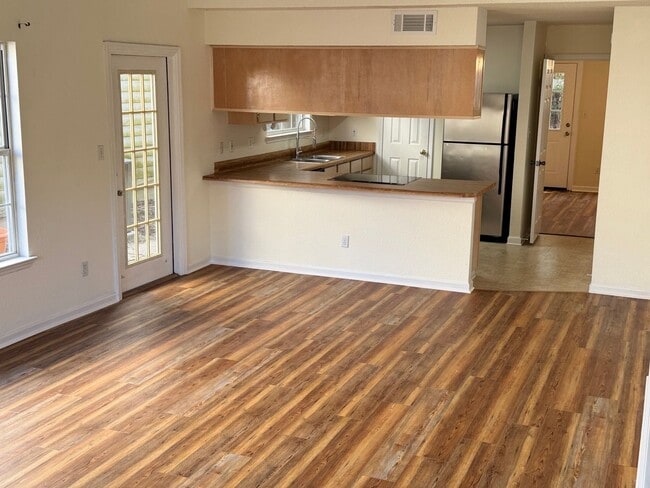 Building Photo - 2511 Golden Park Ln