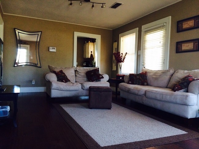 Foto del edificio - 1900 Axtell St