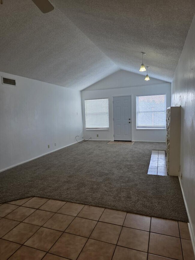 Building Photo - 3220 Tanglewood Ln