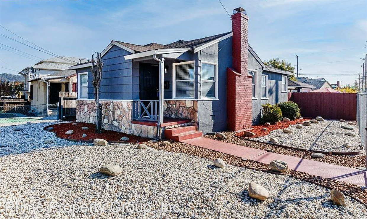 Primary Photo - 2 br, 1 bath House - 2100 105th Avenue