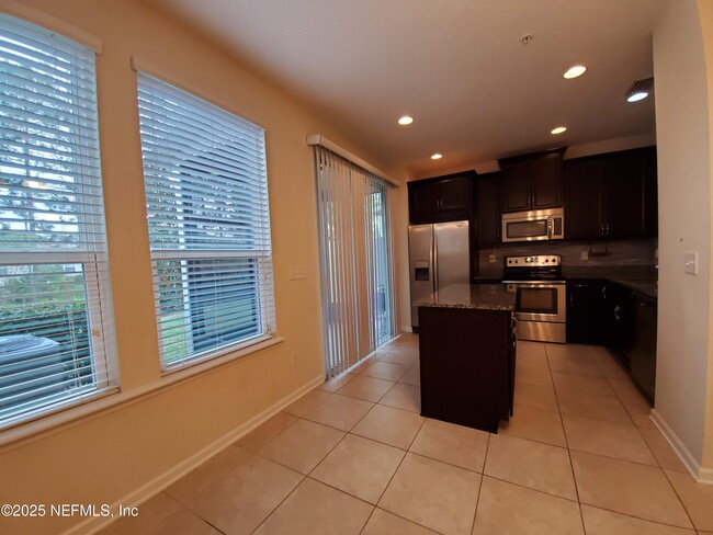 Building Photo - 13 La Paz Wy