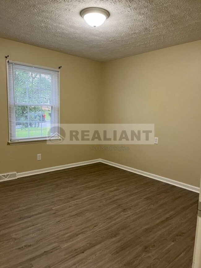 Photo - 108 Oakwood Drive House