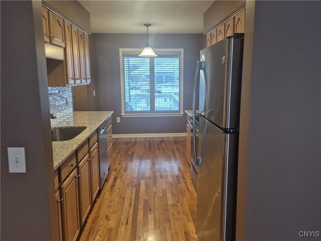 Foto del edificio - 100 Midlake Cir