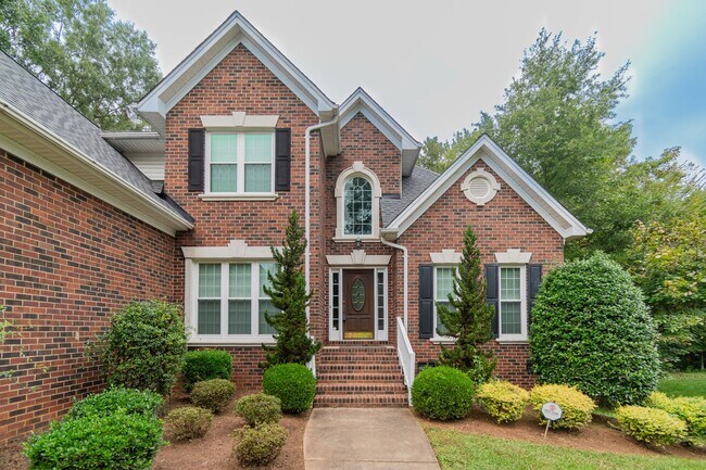 Building Photo - Spacious 5 Bedroom, 3.5 Bathroom Home in M...