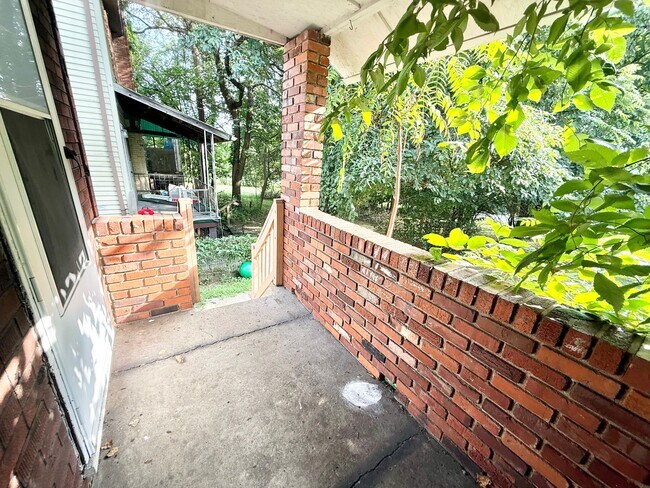 Building Photo - 927 Vankirk St