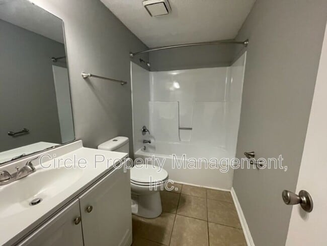 Building Photo - 111 Claybill Dr