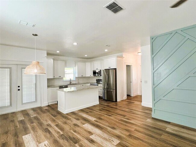 Foto del edificio - 22229 Carson Dr