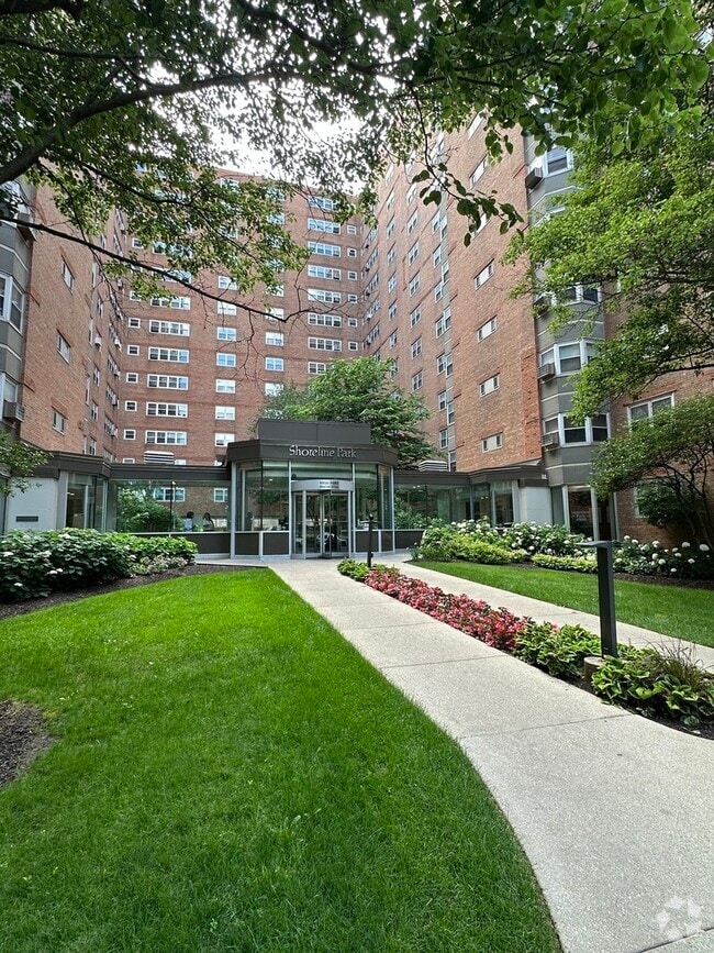 Building Photo - 4960 N Marine Dr